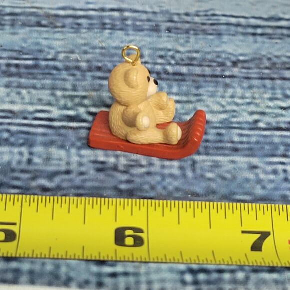 Vtg 1990 Hallmark Miniatures (Going Sledding) keepsake Christmas ornament bear - Picture 7 of 7